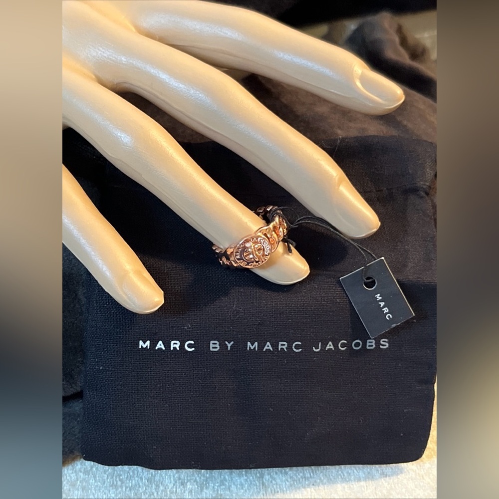 MARC JACOBS Turnlock Ring Rose Gold Tone Size 6 NWT